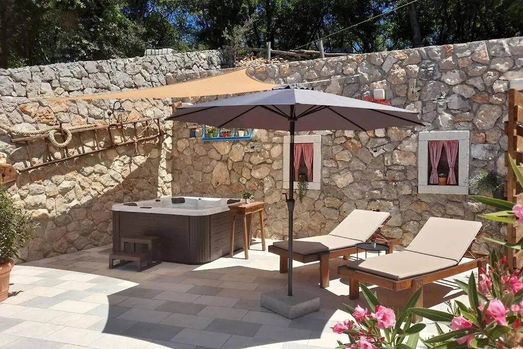 Holiday House - Old Olive Porozina 0*,  Chorvatsko