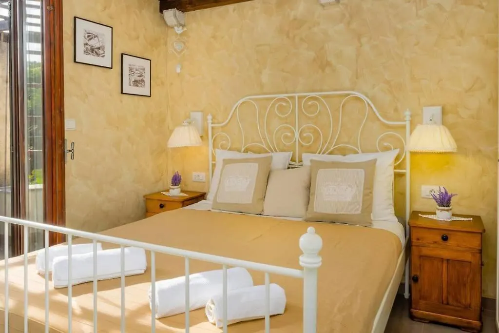 Holiday House - Old Olive Porozina