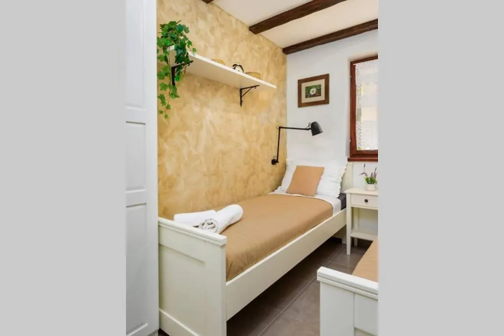 Holiday House - Old Olive Porozina